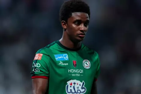 الاتفاق السعودي يودع جراي بعد انتقاله النهائي إلى برمنجهام سيتي